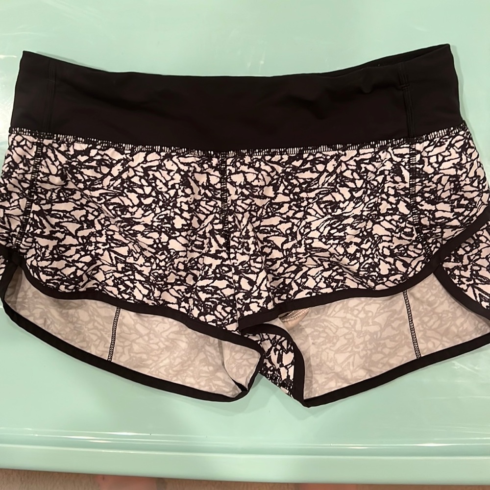 Size 6 lululemon shorts